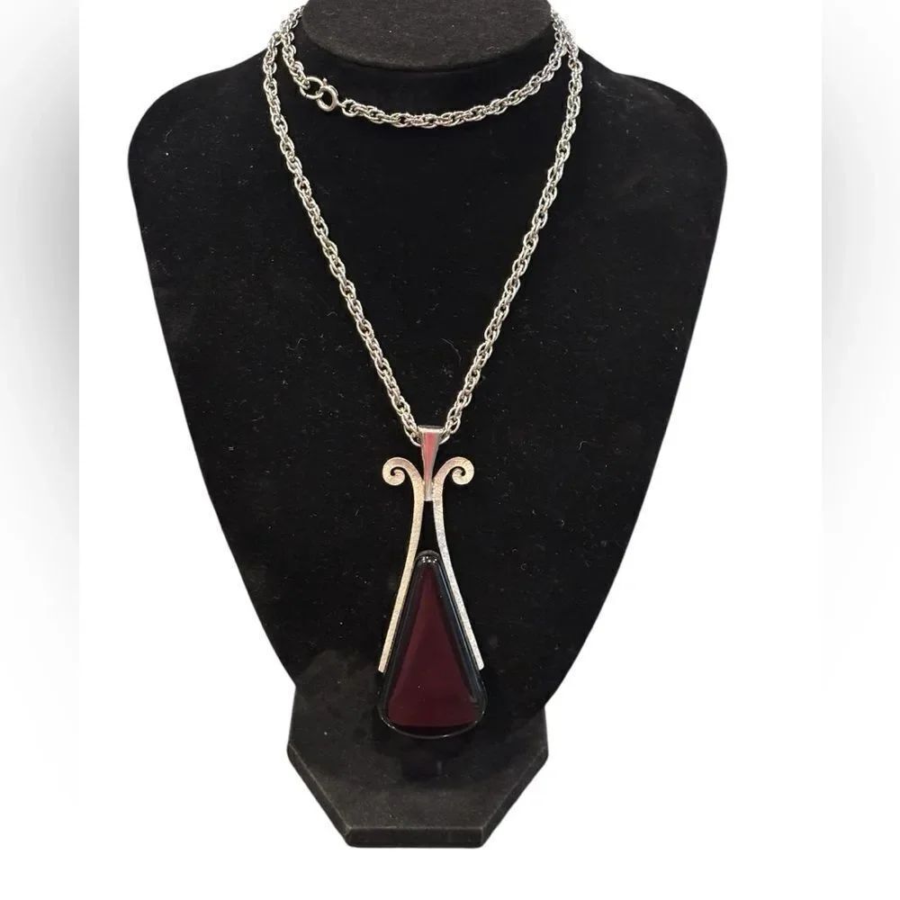Avon Signed Vintage 1974 Silver and Black Drop Pendant Necklace